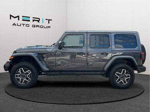 Used 2025 Jeep Wrangler Unlimited Sahara image 5