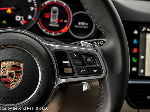 Used 2022 Porsche Cayenne Platinum Edition image 35