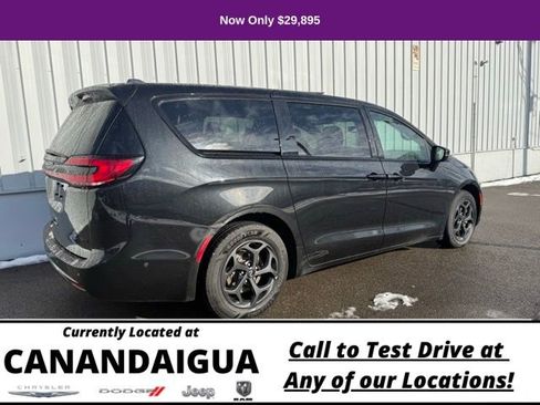Used 2023 Chrysler Pacifica Touring-L w/ S Appearance Package image 7