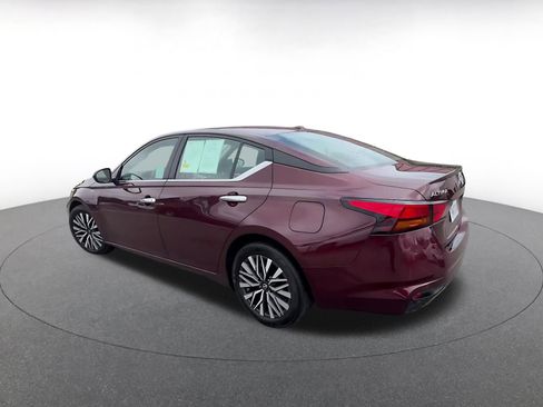 Used 2025 Nissan Altima 2.5 SV FWD image 10