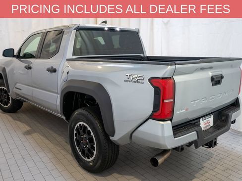 Certified 2025 Toyota Tacoma TRD Off-Road AWD/4WD image 3