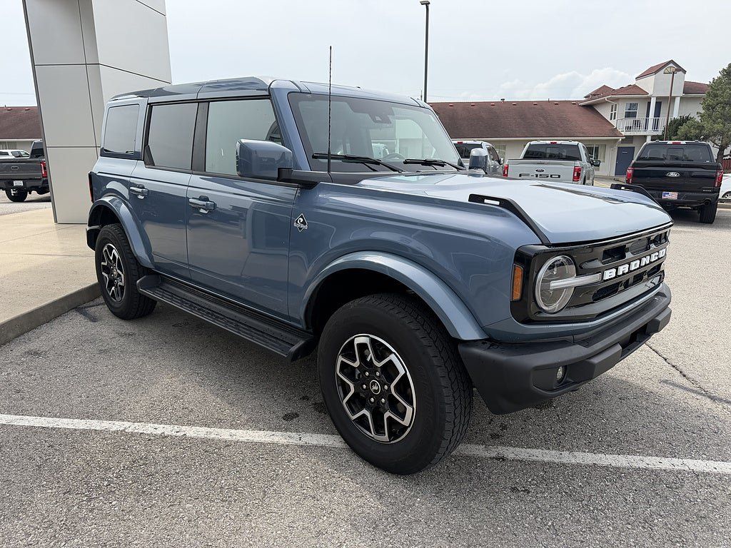 Used 2025 Ford Bronco Outer Banks AWD/4WD image 8