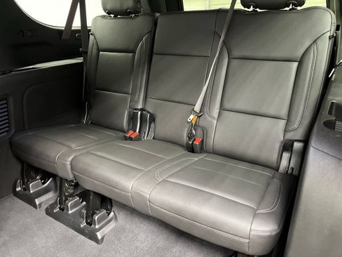 Used 2023 Chevrolet Suburban Z71 AWD/4WD image 7