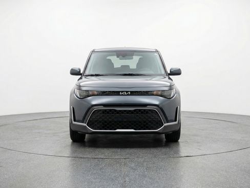 Used 2025 Kia Soul LX w/ LX Technology Package image 2