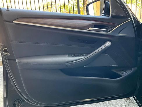 Used 2023 BMW 530i w/ Premium Package image 21