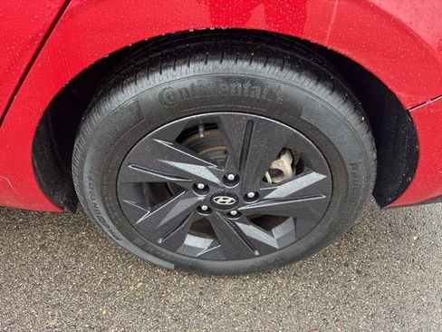 Used 2023 Hyundai Elantra SEL w/ Preferred Accessory Package image 11