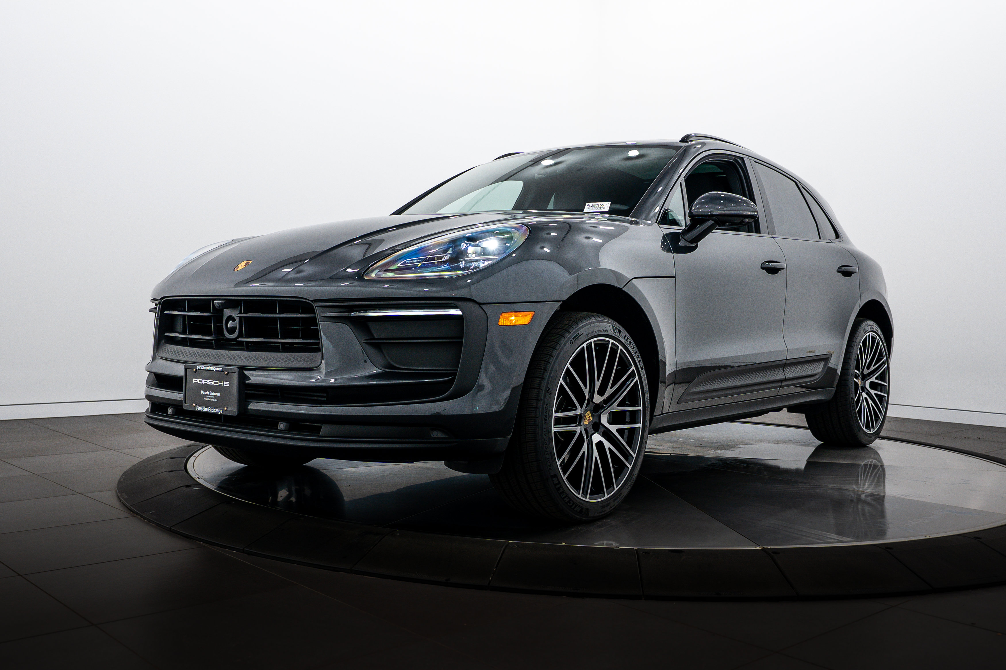 Certified 2026 Porsche Macan AWD/4WD image 1