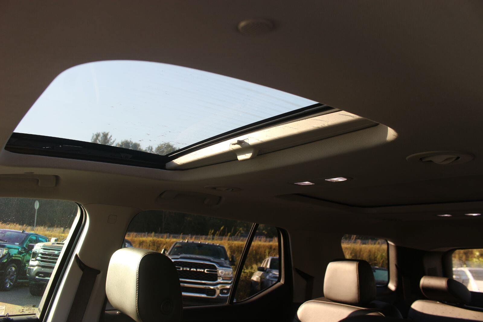 Used 2021 Chevrolet Traverse Premier w/ Redline Edition FWD image 35