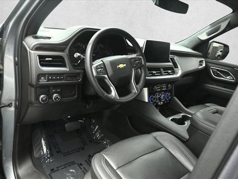 Used 2021 Chevrolet Suburban LT RWD image 8