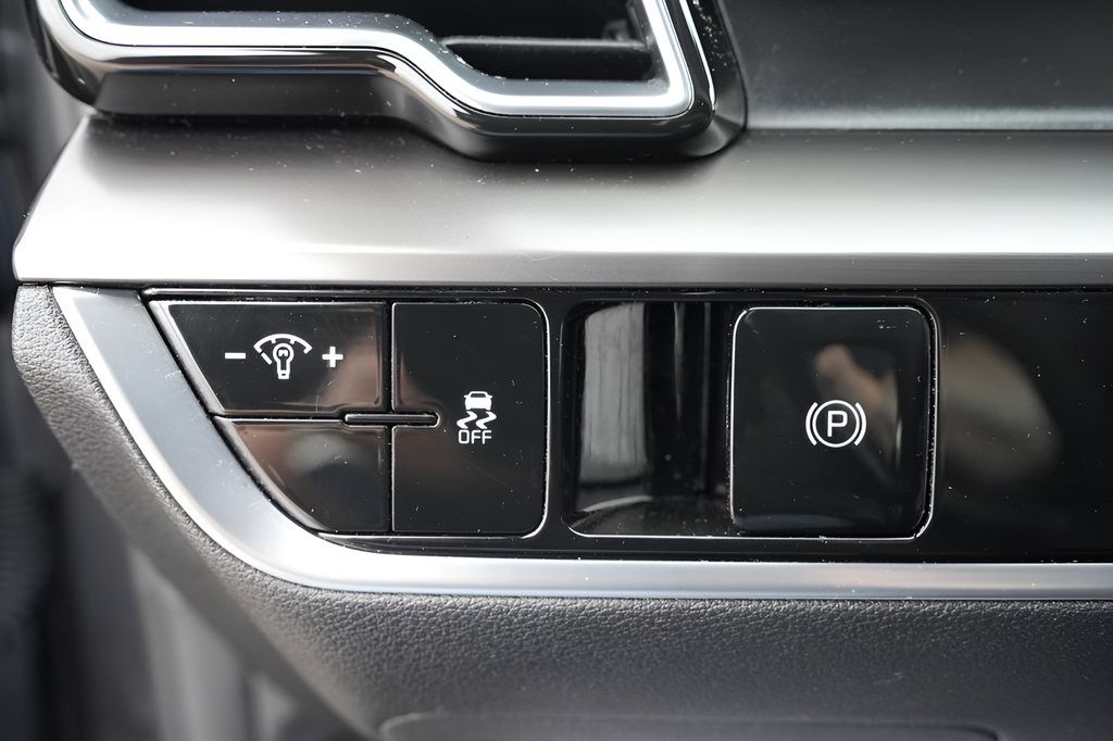Used 2024 Kia Sportage EX AWD/4WD image 24