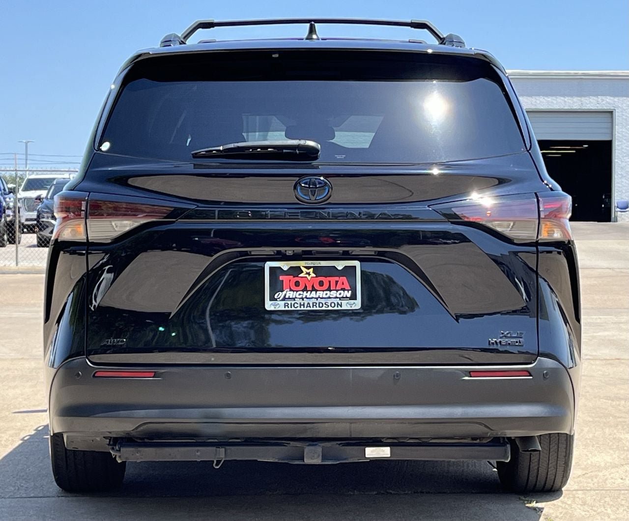 Used 2023 Toyota Sienna XLE Woodland Edition AWD/4WD image 5