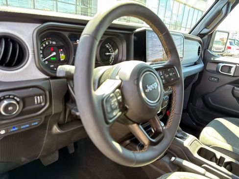 Used 2024 Jeep Wrangler Unlimited w/ Convenience Group AWD/4WD image 11