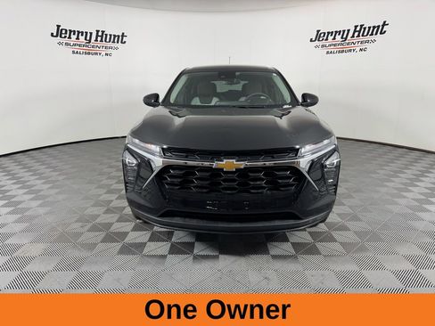 Used 2025 Chevrolet Trax LS w/ LS Convenience Package image 5