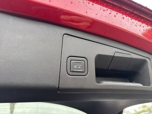 Used 2023 Cadillac XT4 Sport image 17