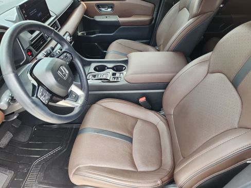 Used 2025 Honda Pilot Elite image 11