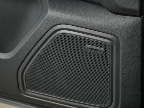 Certified 2025 Porsche Macan image 20