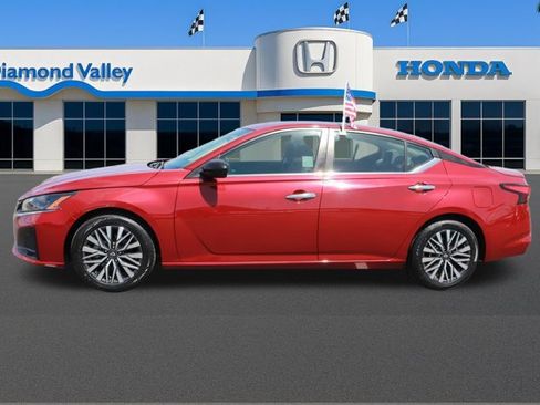 Used 2024 Nissan Altima 2.5 SV FWD image 9