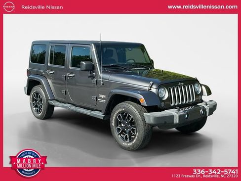 Used 2018 Jeep Wrangler Unlimited Sahara w/ Connectivity Group AWD/4WD image 8