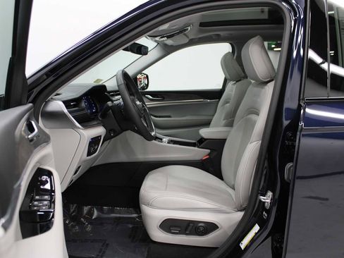 Used 2022 Jeep Grand Cherokee Overland image 14