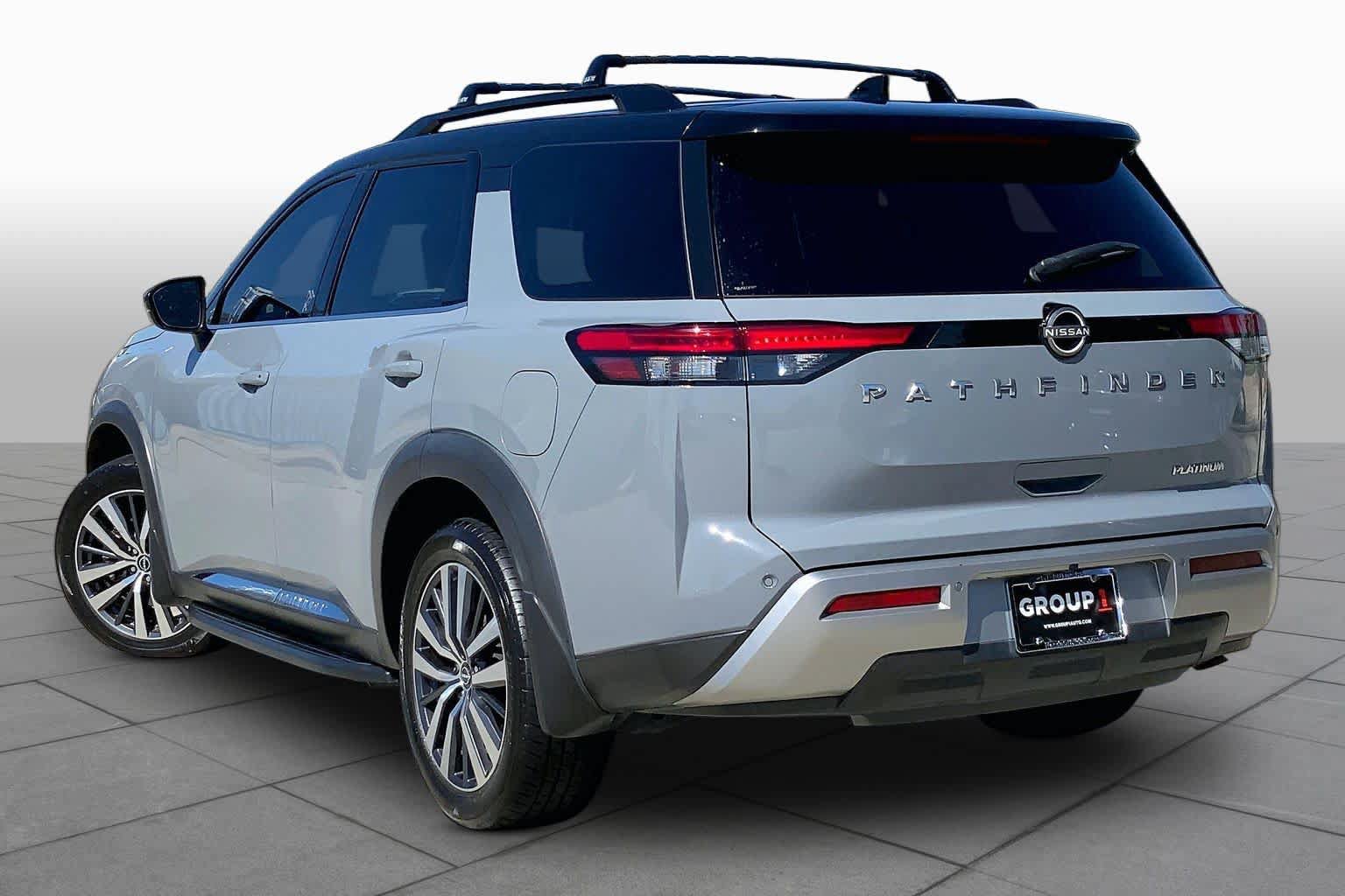 Used 2022 Nissan Pathfinder Platinum w/ Lighting Package (N93) FWD image 12