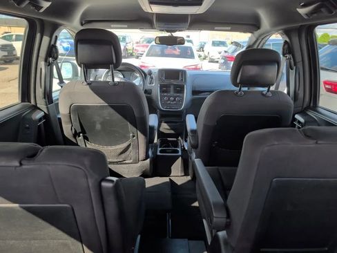 Used 2018 Dodge Grand Caravan SE FWD image 18
