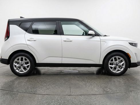 Used 2025 Kia Soul LX w/ LX Technology Package FWD image 11