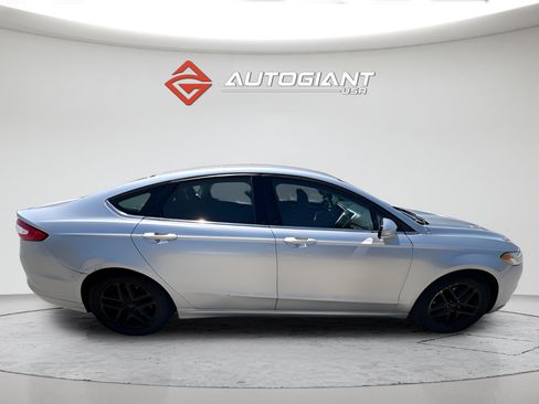Used 2013 Ford Fusion SE FWD image 4