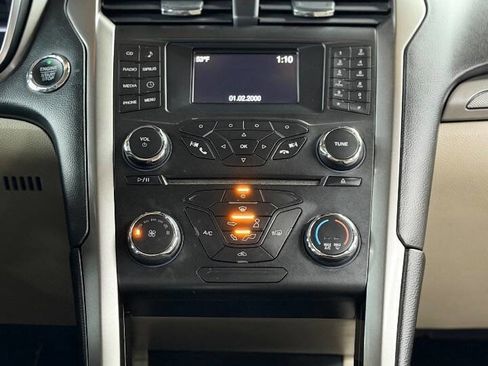 Used 2017 Ford Fusion SE image 10