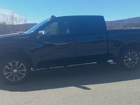 Used 2022 Chevrolet Silverado 1500 LT AWD/4WD image 5