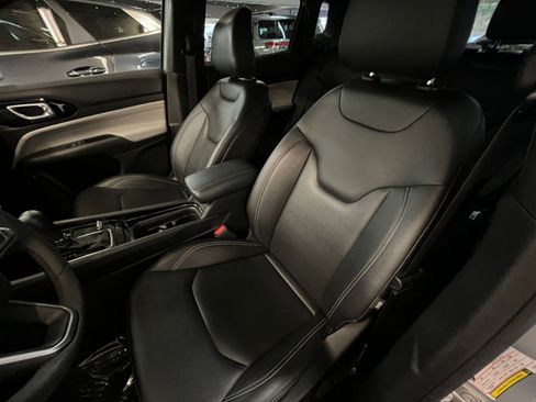 Used 2025 Jeep Compass Limited image 37