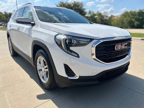 Used 2018 GMC Terrain SLE w/ Driver Convenience Package FWD image 4
