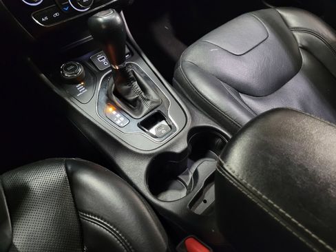 Used 2019 Jeep Cherokee Limited AWD/4WD image 26