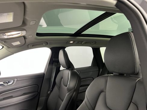 Used 2025 Volvo XC60 B5 Plus image 25
