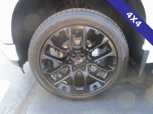 Used 2022 Chevrolet Silverado 1500 RST image 2