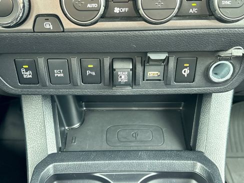 Used 2020 Toyota Tacoma TRD Pro AWD/4WD image 35