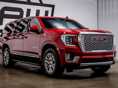 Used 2021 GMC Yukon XL Denali image 24