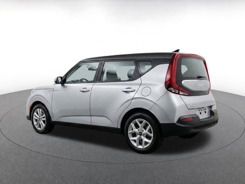 Used 2025 Kia Soul LX w/ LX Technology Package FWD image 5