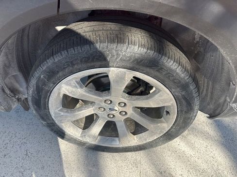 Used 2020 Ford Explorer Platinum w/ Premium Technology Package image 9