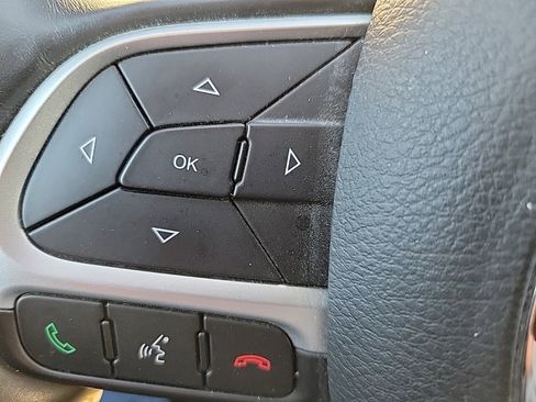 Used 2017 Jeep Compass Latitude w/ Cold Weather Group image 11