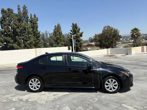 Used 2025 Toyota Corolla LE FWD image 27