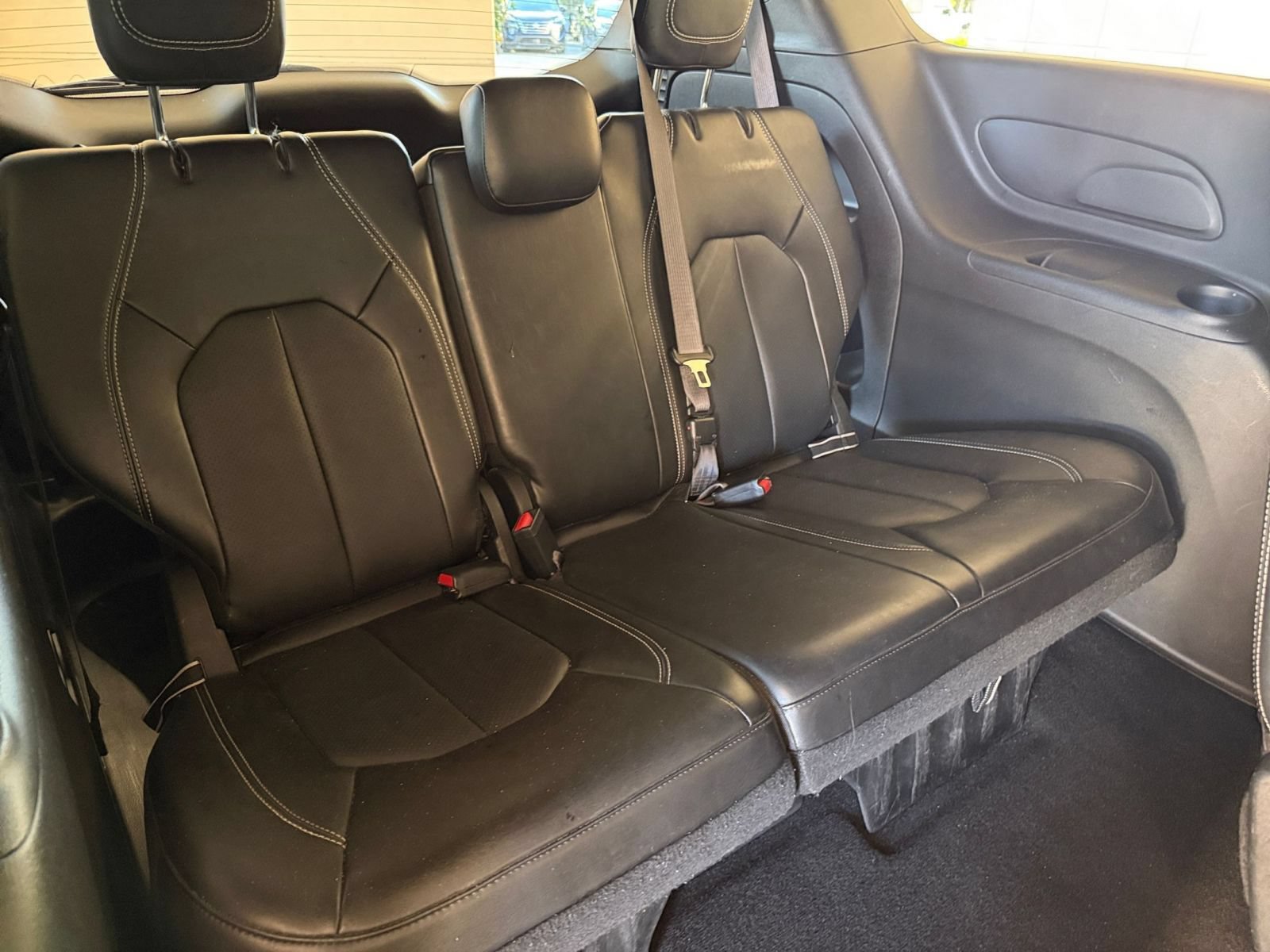 Used 2025 Chrysler Pacifica Select FWD image 30