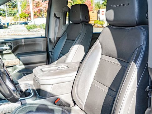 Used 2022 GMC Sierra 3500 Denali image 11