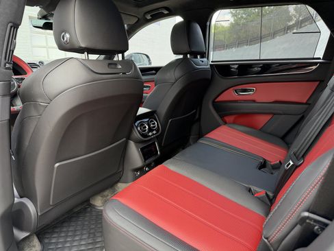 Certified 2023 Bentley Bentayga AWD/4WD image 33