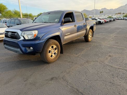 Used 2014 Toyota Tacoma 4x4 Double Cab w/ TRD Off-Road Package image 3