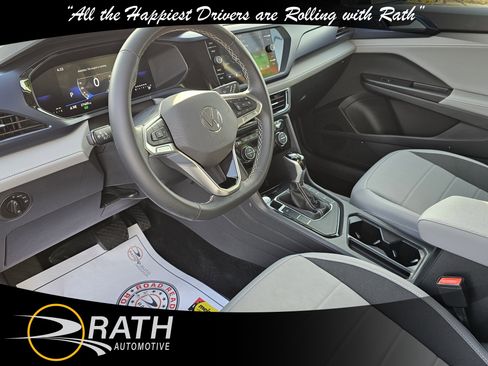 Used 2024 Volkswagen Taos SE image 10