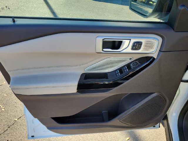 Certified 2023 Ford Explorer Platinum w/ Technology Package AWD/4WD image 13