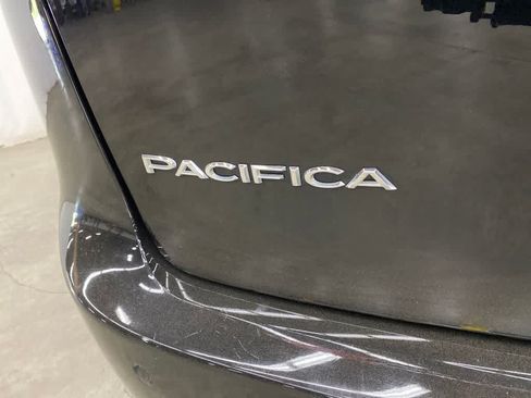 Used 2025 Chrysler Pacifica Select FWD image 10