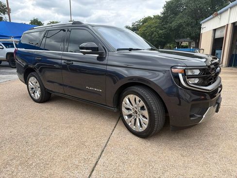 Used 2025 Ford Expedition Platinum w/ Driver's Package AWD/4WD image 3