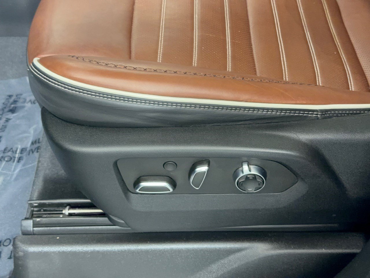 Used 2023 GMC Yukon Denali Ultimate w/ LPO, Floor Liner Package AWD/4WD image 16