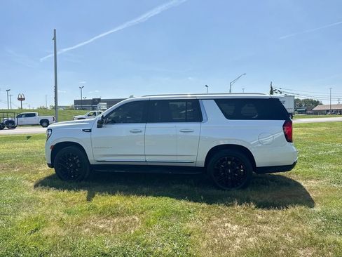 Used 2023 GMC Yukon XL SLT w/ SLT Luxury Package AWD/4WD image 11